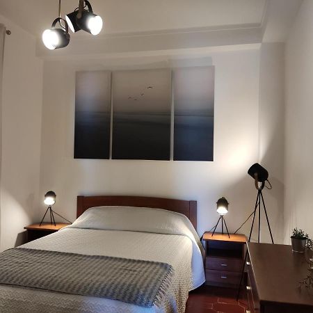 Apartment By The Beach! With Large Balcony! São Martinho do Porto Eksteriør billede