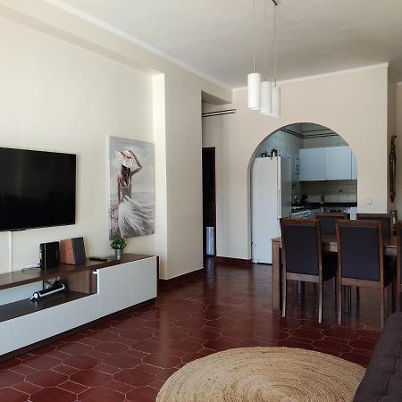 Apartment By The Beach! With Large Balcony! São Martinho do Porto Eksteriør billede