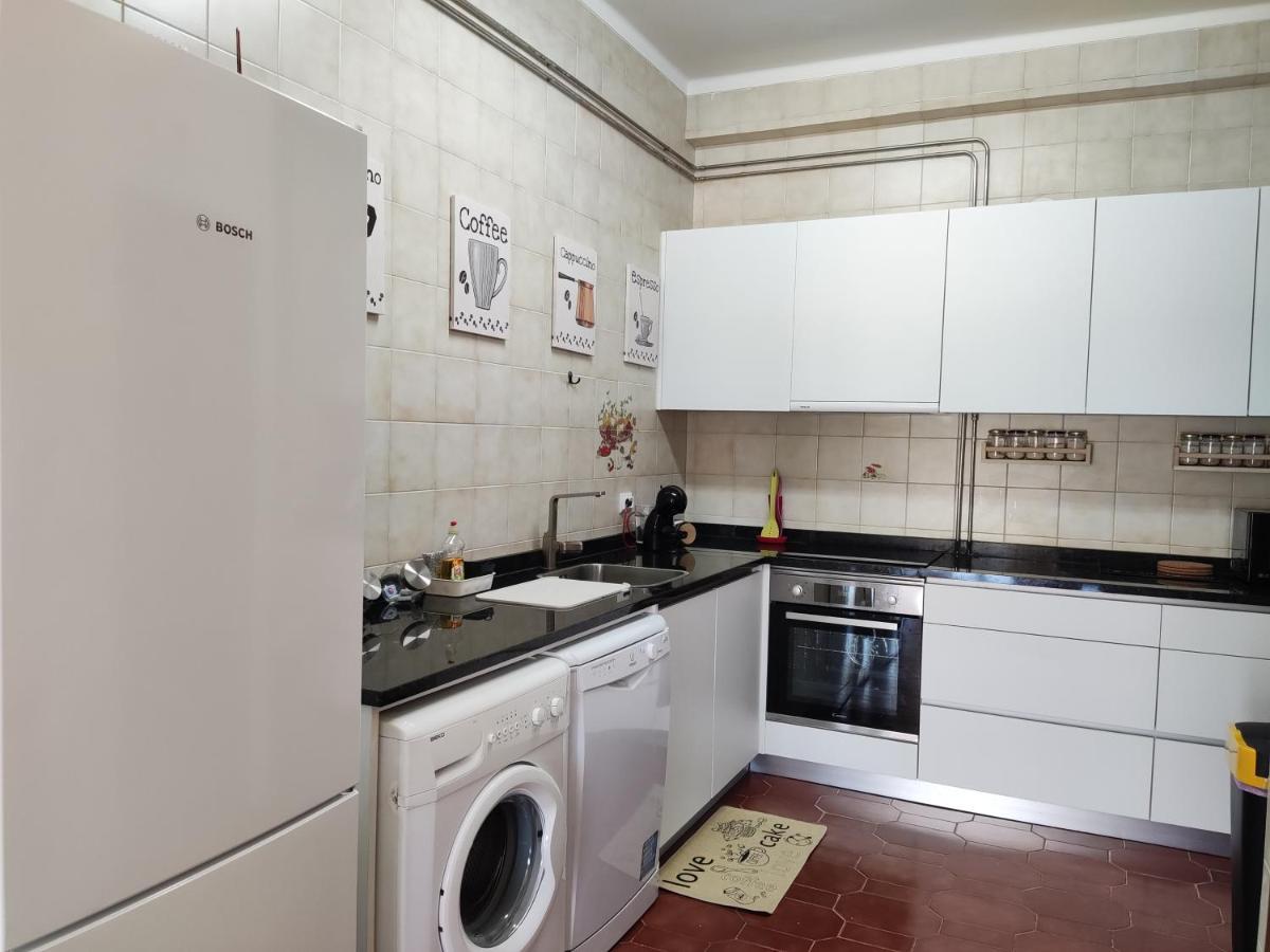 Apartment By The Beach! With Large Balcony! São Martinho do Porto Eksteriør billede