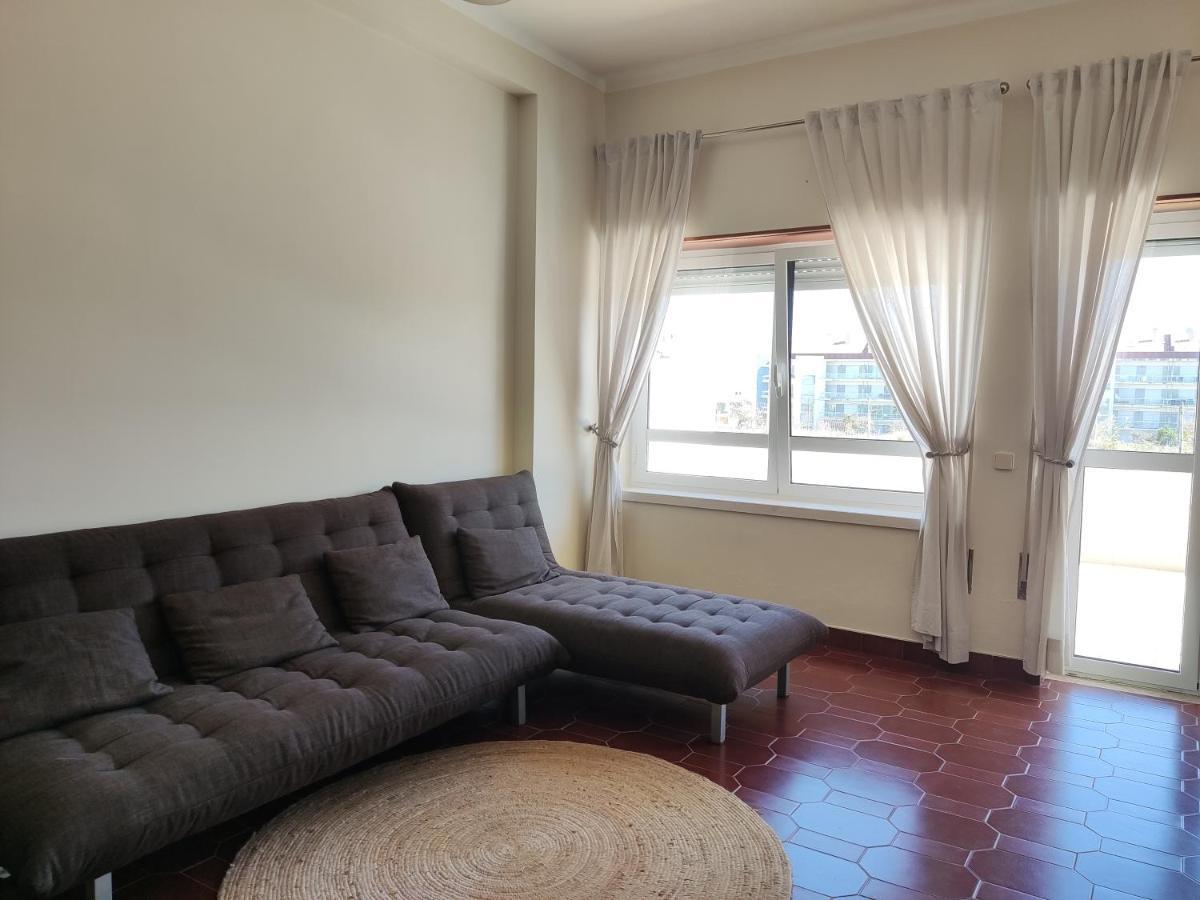 Apartment By The Beach! With Large Balcony! São Martinho do Porto Eksteriør billede